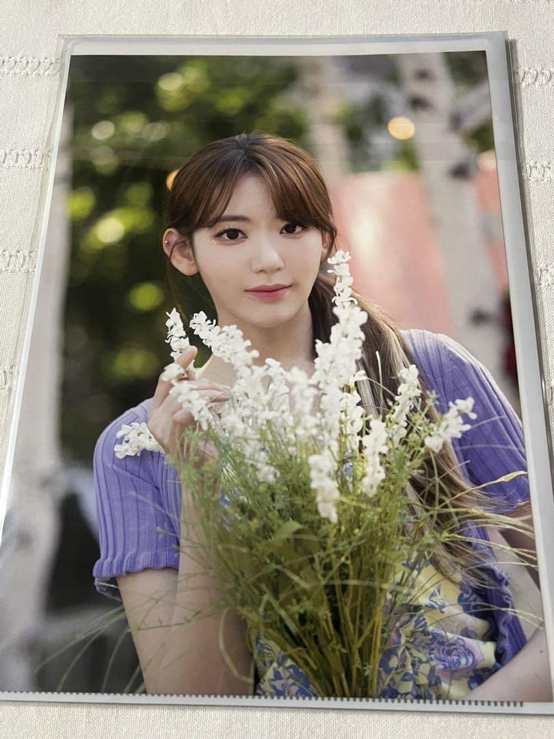 Amazon.co.jp: Le Sserafim Sakura Photo Collection Dicon IZ